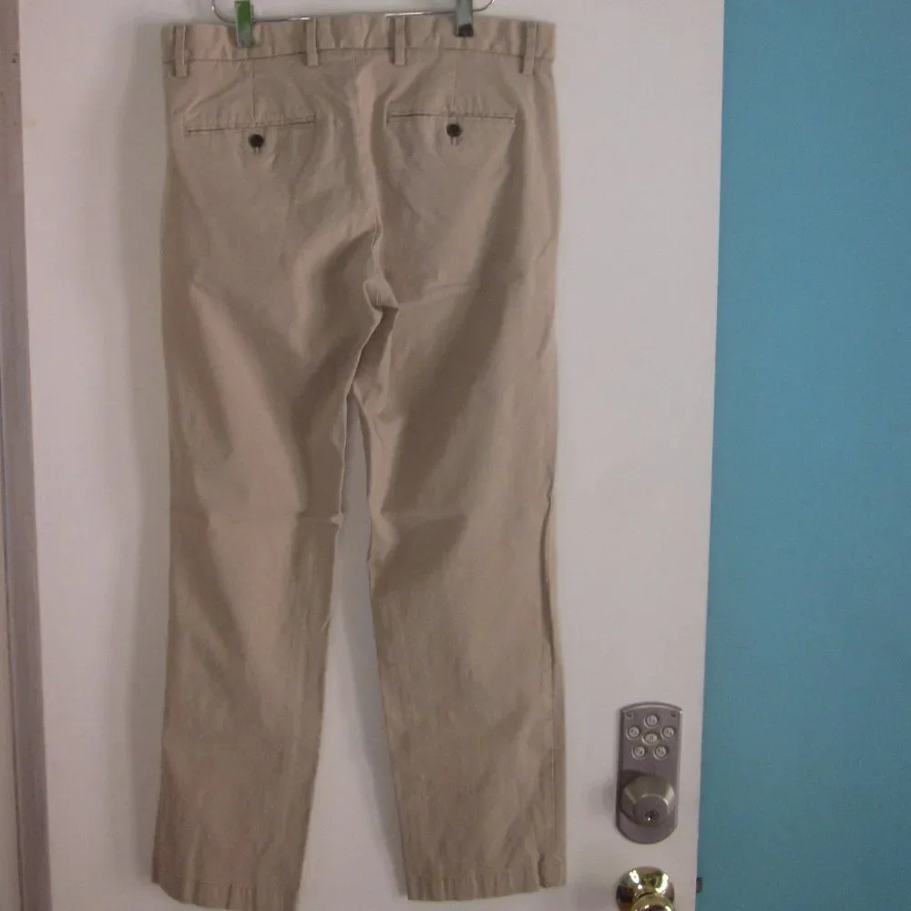 Mens Gap Khakis Size 32 X 30 Chino Pants Cotton Straight Leg Tan Iconic Stretch